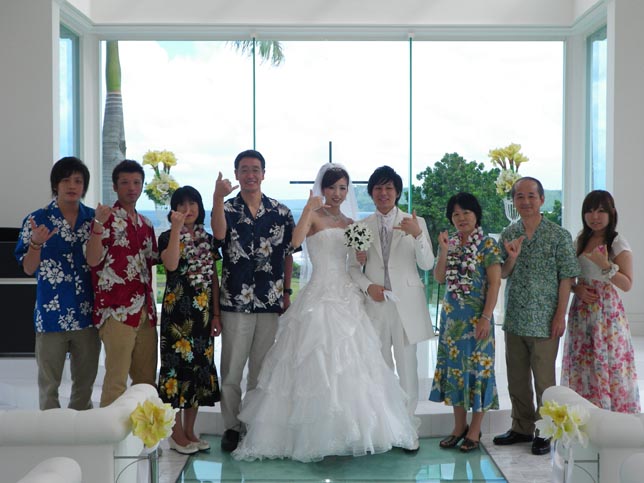 ハワイ結婚式で参列者の服装は ムームーやアロハシャツはok 女性や子供の場合は